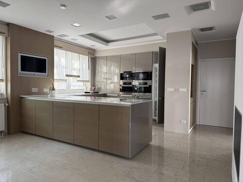 Wohnküche - Eingangsbereich - Exklusive Dreiraumwohnung mit Einbauküche im Süden von Halle