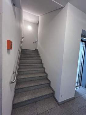 Treppenhaus.JPG - 2 Zimmer Etagenwohnung in Dresden