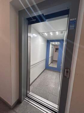 Aufzug.JPG - Etagenwohnung mit 67,00 m&sup2; in Dresden zur Miete