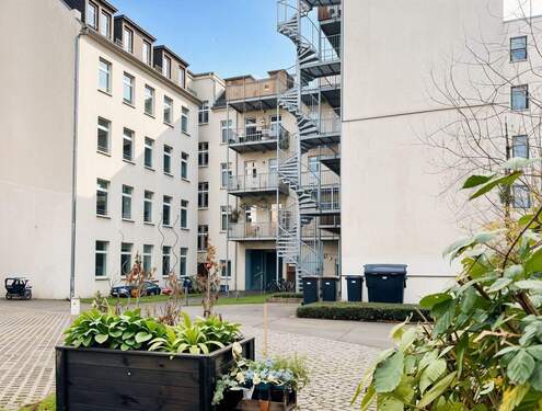 Schöne Balkonansicht - 5 Zimmer Etagenwohnung zum Kaufen in Leipzig