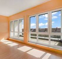 Attraktive, unvermietete 2-Zimmer Wohnung mit Terrasse und Tiefgarage in Ossendorf - Köln