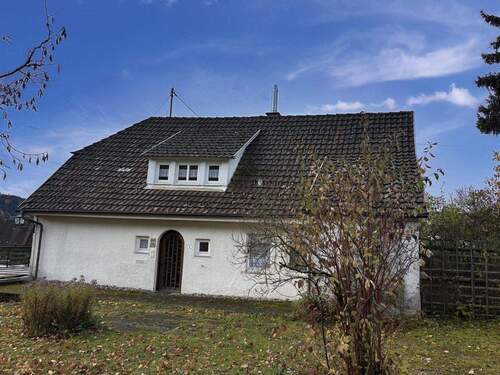 Vorderansicht - Viel Platz für die Familie! - 95.000,00 EUR Kaufpreis, ca.  140,00 m² Wohnfläche