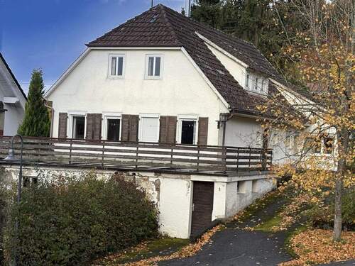 Seitenansicht - 7 Zimmer Einfamilienhaus zum Kaufen in Meßstetten
