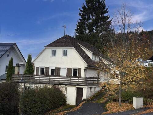 Seitenansicht - 7 Zimmer Einfamilienhaus in Meßstetten