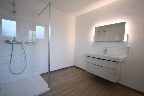 Bad 1 - 6 Zimmer Einfamilienhaus in Linau