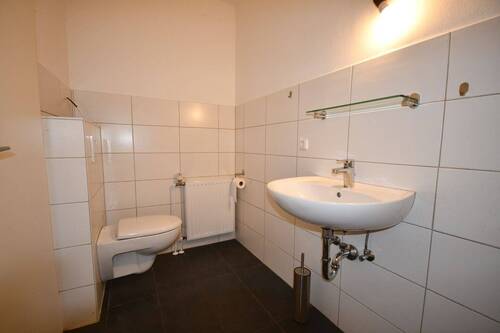 Gäste-WC - Einfamilienhaus mit 216,00 m² in Linau zur Miete