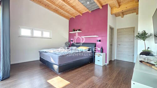 Hauptschlafzimmer m. Sichtdachstuhl - 