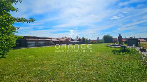 Großer, ebener Garten - 