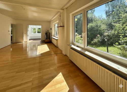 Wohnzimmer - 6 Zimmer Einfamilienhaus in Ludwigsburg