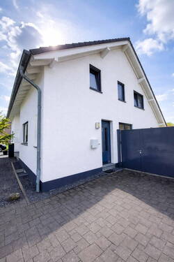 Eingang H.3 - Mehrfamilienhaus, Wohnhaus mit 290,00 m&sup2; in Dormagen zum Kaufen