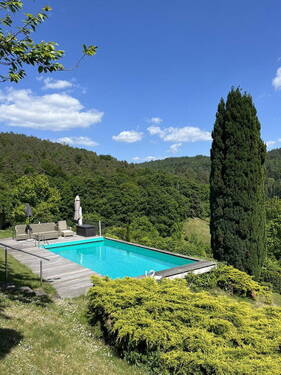 Beheizter Pool mit Terrasse - Traumblick und Pool - 690.000,00&nbsp;EUR Kaufpreis, ca.&nbsp; 160,00&nbsp;m&sup2;&nbsp;Wohnfl&auml;che