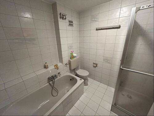 Wanne und Dusche im Bad OG - 