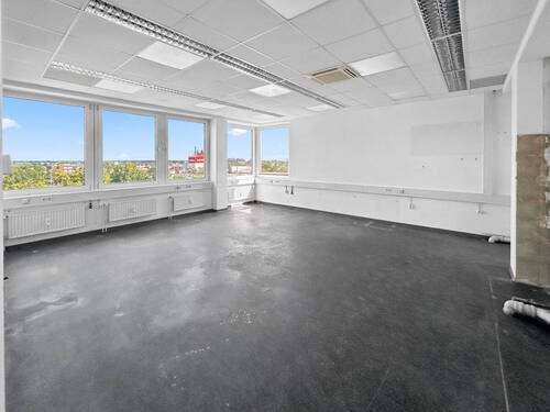 Büroraum mit großer Fensterfront und Ecklage - Helle und entkernte Bürofläche in zentraler Lage von Bahrenfeld mit Gestaltungsspielraum