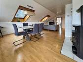 Wohn- und Esszimmer mit Kamin DG - 