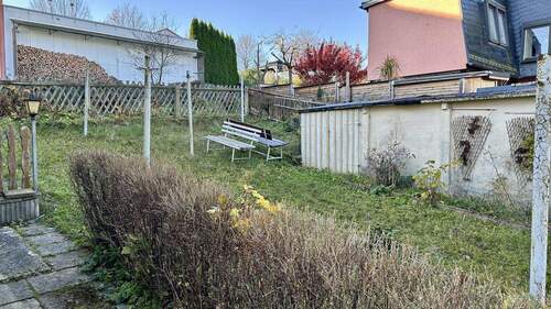 Gartenbereich hinter dem Haus - Mehrfamilienhaus, Wohnhaus mit 150,00 m&sup2; in Auerbach zum Kaufen