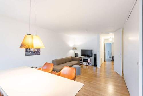 Wohnzimmer - 2 Zimmer Etagenwohnung in München