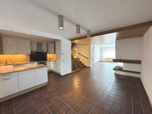 Offene Küche zum Wohnbereich - 6 Zimmer Reihenmittelhaus zum Kaufen in Burscheid