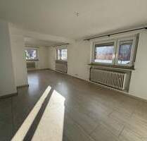 Schöne und helle 4,5 Zi. Wohnung mit überdachtem Balkon sofort verfügbar - Mühlhausen