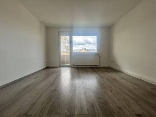 Wohnzimmer mit Balkon - 