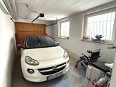 Garage mit angrenzendem Kellerraum - 