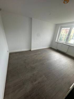 1. Zimmer.jpeg - 3 Zimmer Etagenwohnung in Zeitz