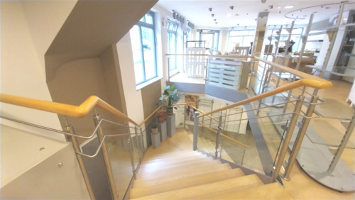 Treppe ins Untergeschoss - 