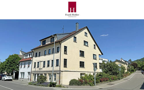 Hausansicht - Großzügige Wohnungen mit Optimierungspotenzial