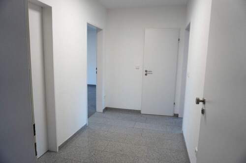 Flur - Etagenwohnung mit 89,00 m&sup2; in Lingen (Ems) zur Miete