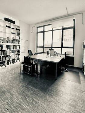 workspace - Kreativer Schreibtischplatz im Studio Office Mitte Berlin - Bibliothek & Kaffee