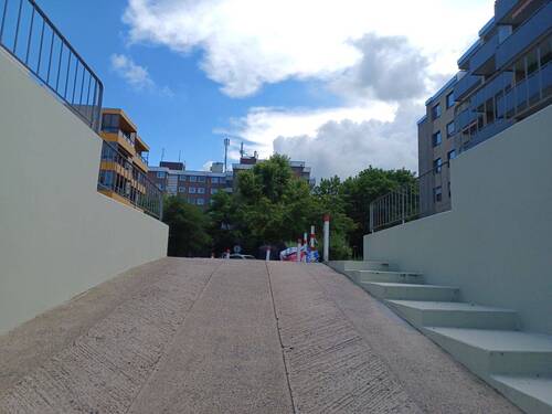Ausfahrt Stellplatz 5 - 