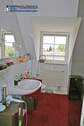 Bad mit Fenster - Dusche und Wanne - 