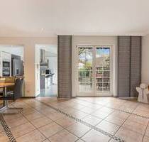 Attraktive Doppelhaushälfte mit großem Garten in Kaarst - Perfekt für Familien