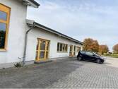 Frontansicht Nebengebäude Wohnungen - 