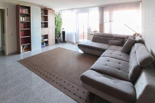 Wohnzimmer (3) - 4 Zimmer Etagenwohnung zum Kaufen in Linkenheim-Hochstetten