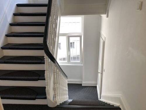 Teilansicht vom Flur / Treppenaufgang - 