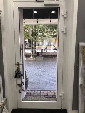 Eingang vom Ladenlokal - 