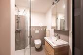 Badezimmer mit bodentiefer Dusche - Etagenwohnung mit 110,00 m&sup2; in München zur Miete
