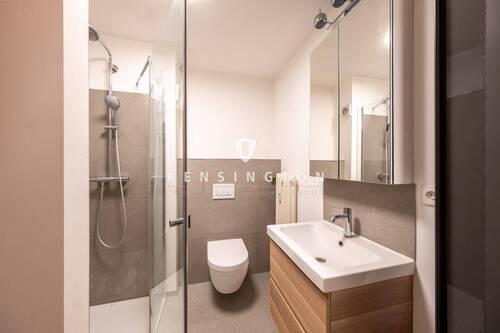Badezimmer mit bodentiefer Dusche - Etagenwohnung mit 110,00 m&sup2; in München zur Miete