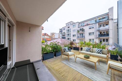 großzügige Terrasse - 
