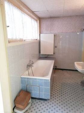 OG: Badezimmer 1 - 