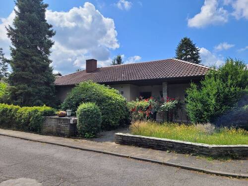 Hausansicht - Ein Grundstück zum Schwärmen und ein Haus mit viel Potential - einzigartiges Angebot in Götzenhain!