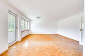 Wohnzimmer - AIGNER - Bezugsfreie 3-Zimmer-Wohnung mit Südbalkon in gefragter Lage