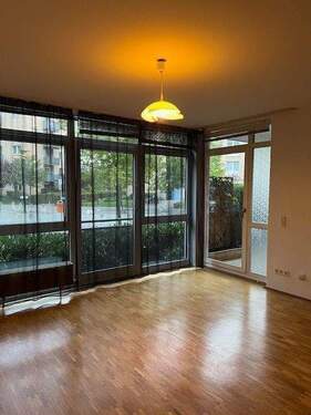 Wohnzimmer.jpg - 2 Zimmer Etagenwohnung zum Kaufen in Berlin