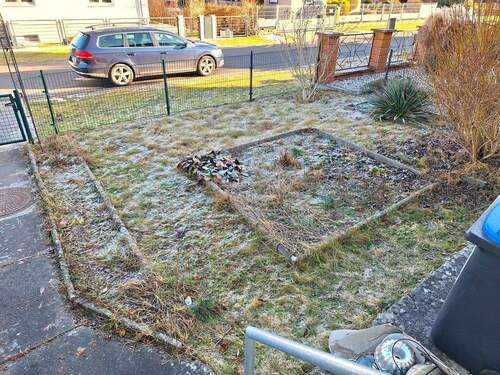 2 Vorgarten.jpg - 4 Zimmer Reihenmittelhaus zum Kaufen in Forst (Lausitz)