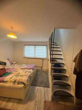 Schlafzimmer mit Treppe zum Studiozimmer - Einfamilienhaus mit 70,00 m&sup2; in Würselen zum Kaufen