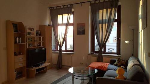 Wohnzimmer - Helle 2-Zimmer-Wohnung mit Einbauküche in Schloßchemnitz - frei ab 072026