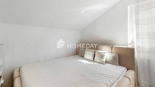 1. OG Schlafzimmer 1 - 