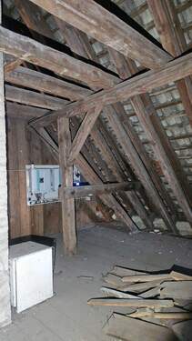 Dachgeschoss mit Wechselrichter Solar.jpg - 