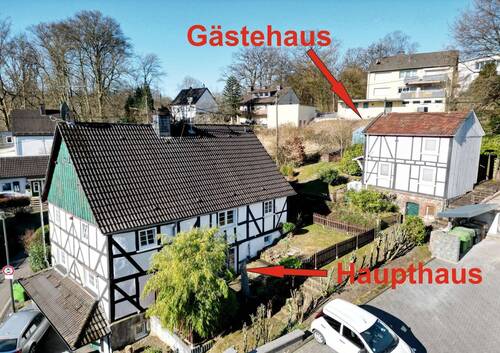 Ansicht vom Wohnhaus und vom Gästehaus.JPG - 