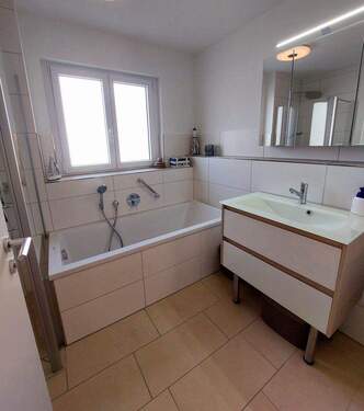 Vollbad - Dusche, Wanne, WC - 